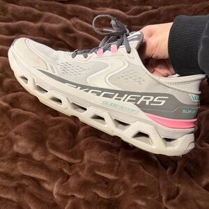 Skechers Women's Gray and Pink Glide-Step Sneakers